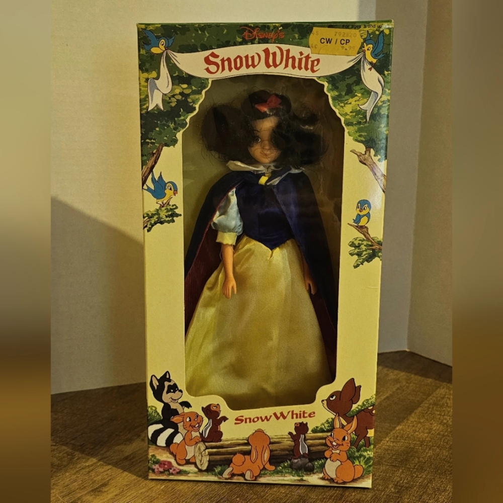 Disney Snow White Doll NIB